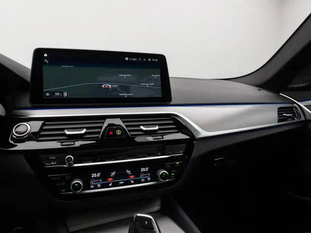 BMW 5 Series view 18