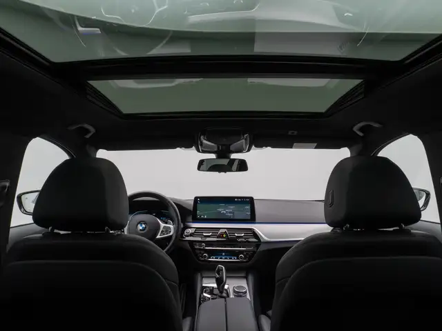 BMW 5 Series view 27