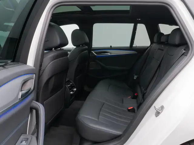 BMW 5 Series view 22