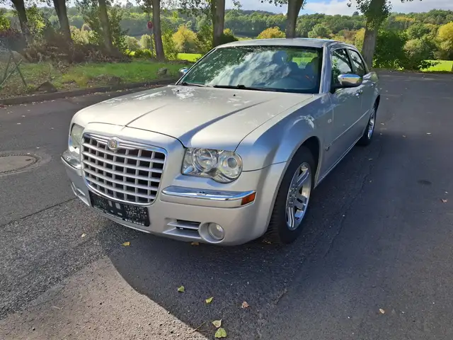 Chrysler 300C 5.7 V8 HEMI TÜV 08/2027 LPG