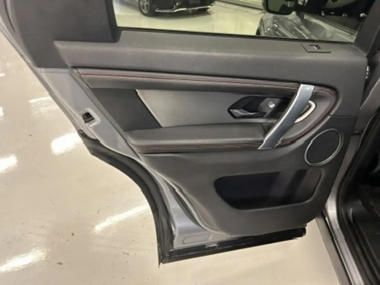 Land Rover Discovery Sport снимка Land Rover Discovery Sport