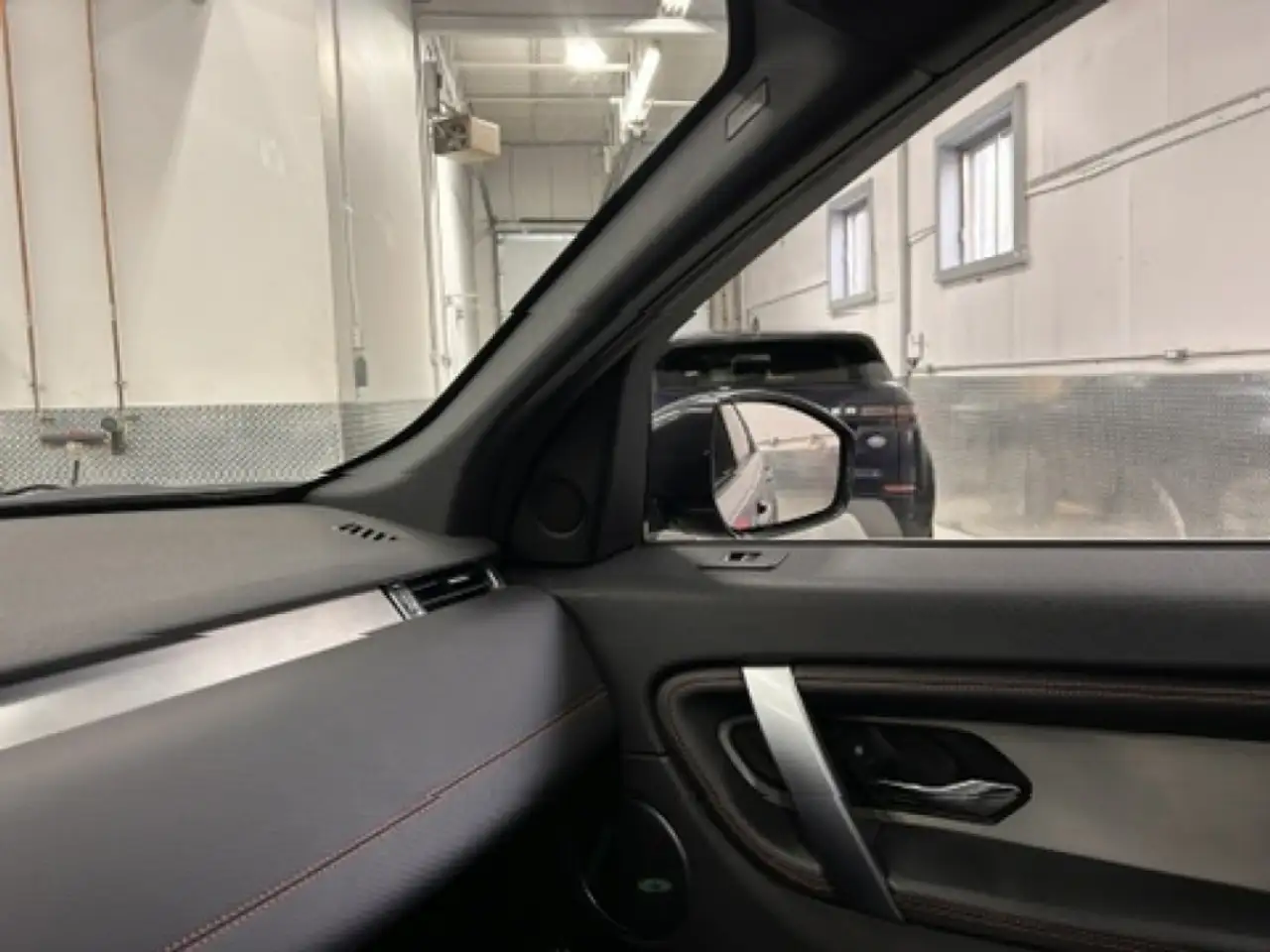 Land Rover Discovery Sport снимка Land Rover Discovery Sport