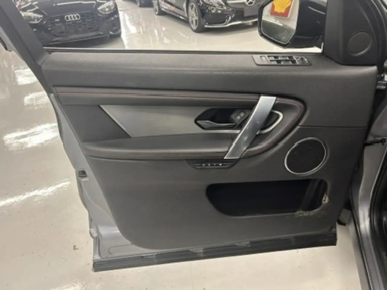 Land Rover Discovery Sport снимка Land Rover Discovery Sport