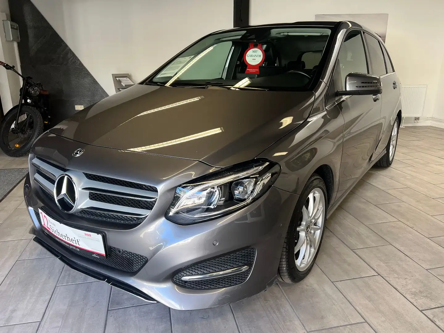 Mercedes-Benz B 250 7G-DCT 4Matic Style Edition AHK|Comand|PDC Grau - 2