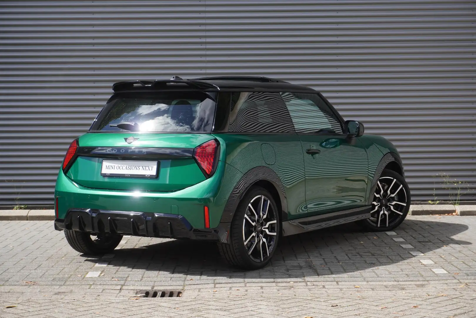MINI Cooper C 3-deurs John Cooper Works Uitvoering | Pakket XL | Groen - 2