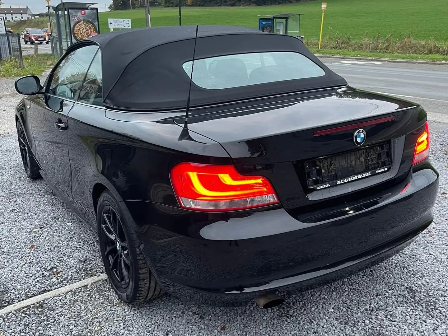 BMW 118 118iA Zwart - 2