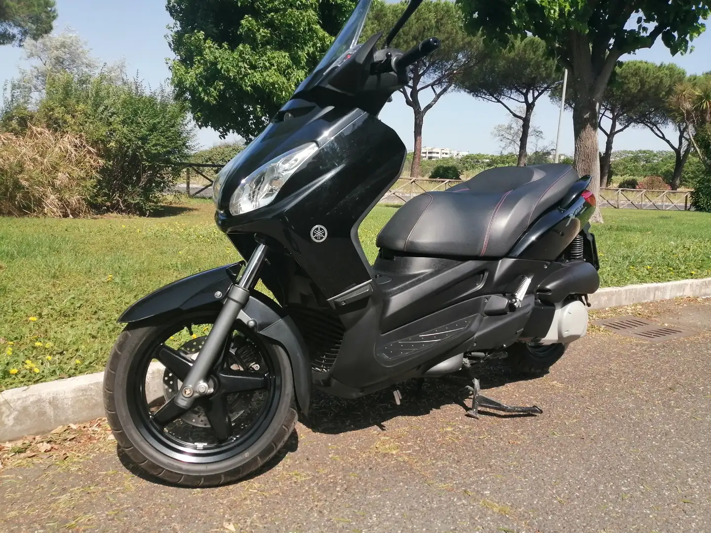 Yamaha X-Max 250 black Noir - 2