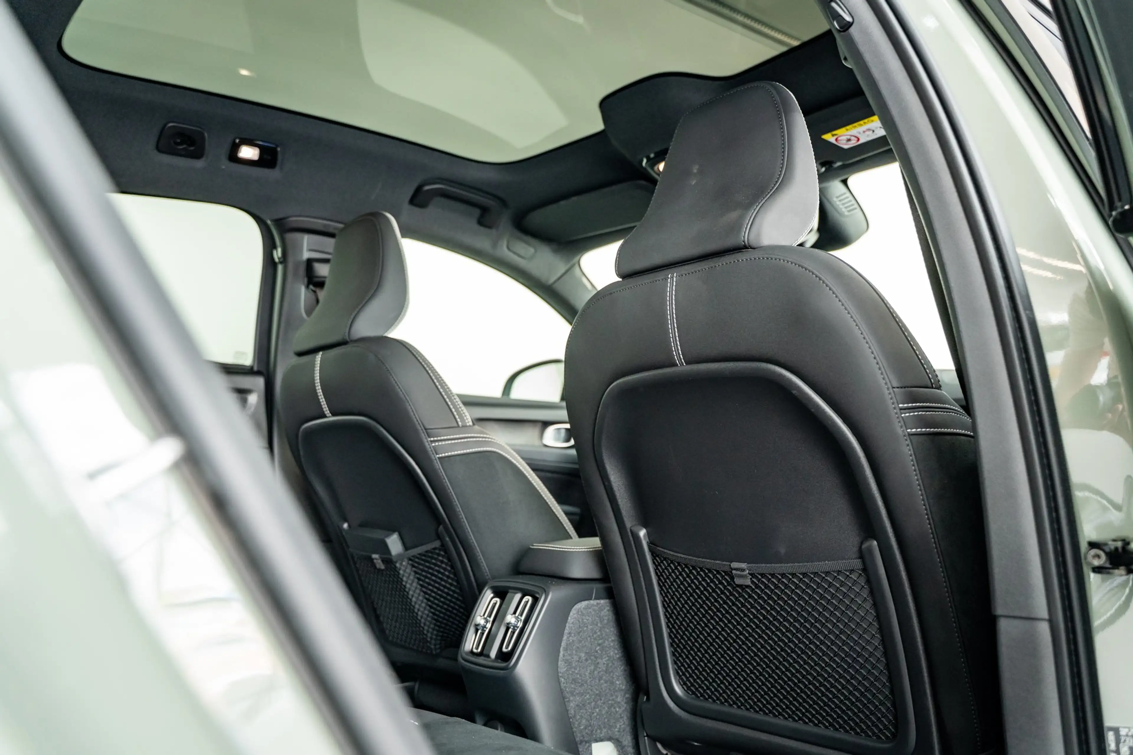 Volvo C40 Extended Range Plus 82 kWh | Trekhaak | Privacy gl — photo 8