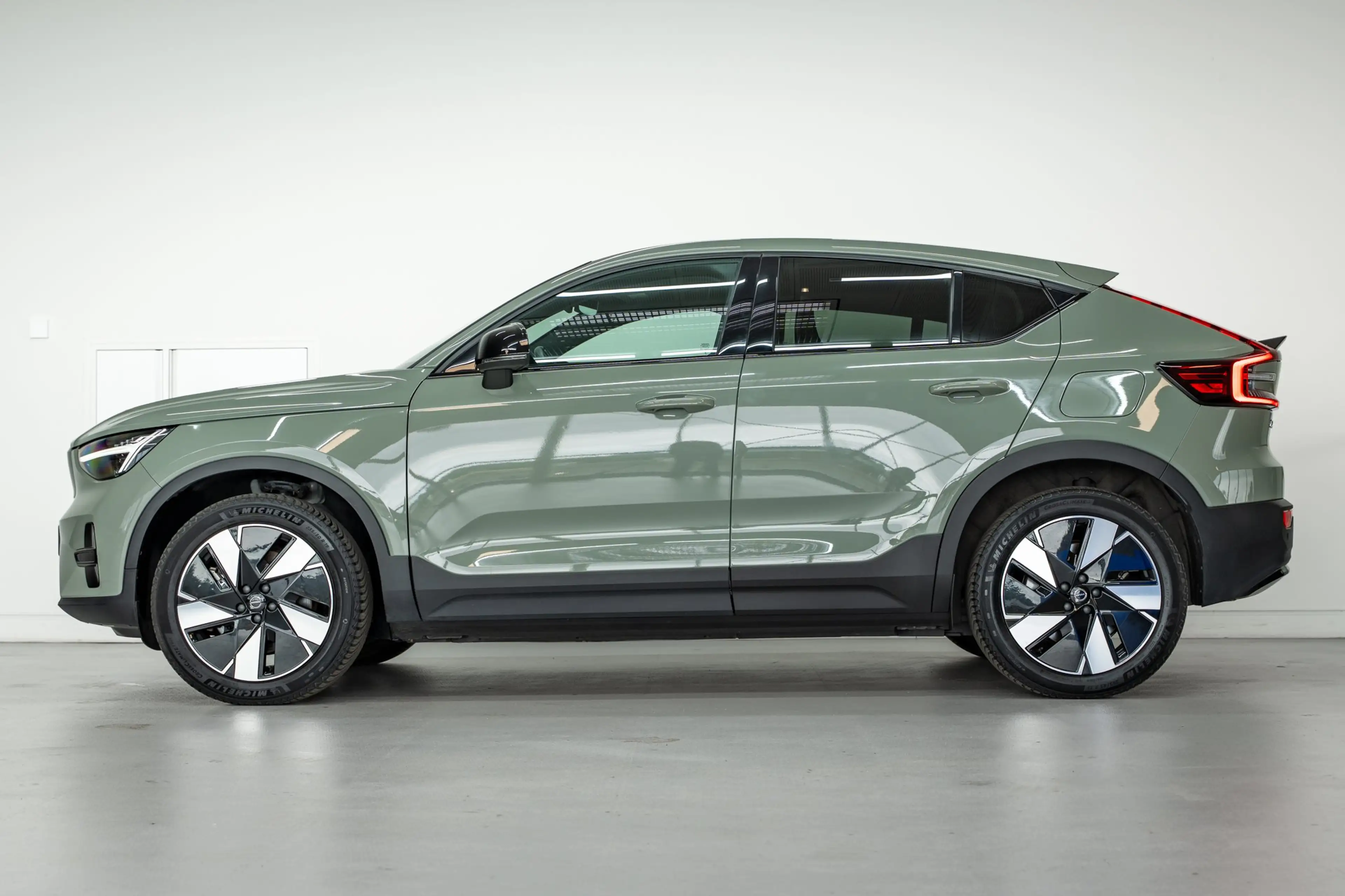 Volvo C40 Extended Range Plus 82 kWh | Trekhaak | Privacy gl — photo 2