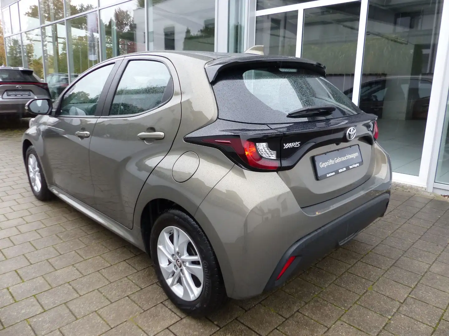 Toyota Yaris 1.5 VVT-iE Klima Kamera SHZ CarPlay Alu Braun - 2