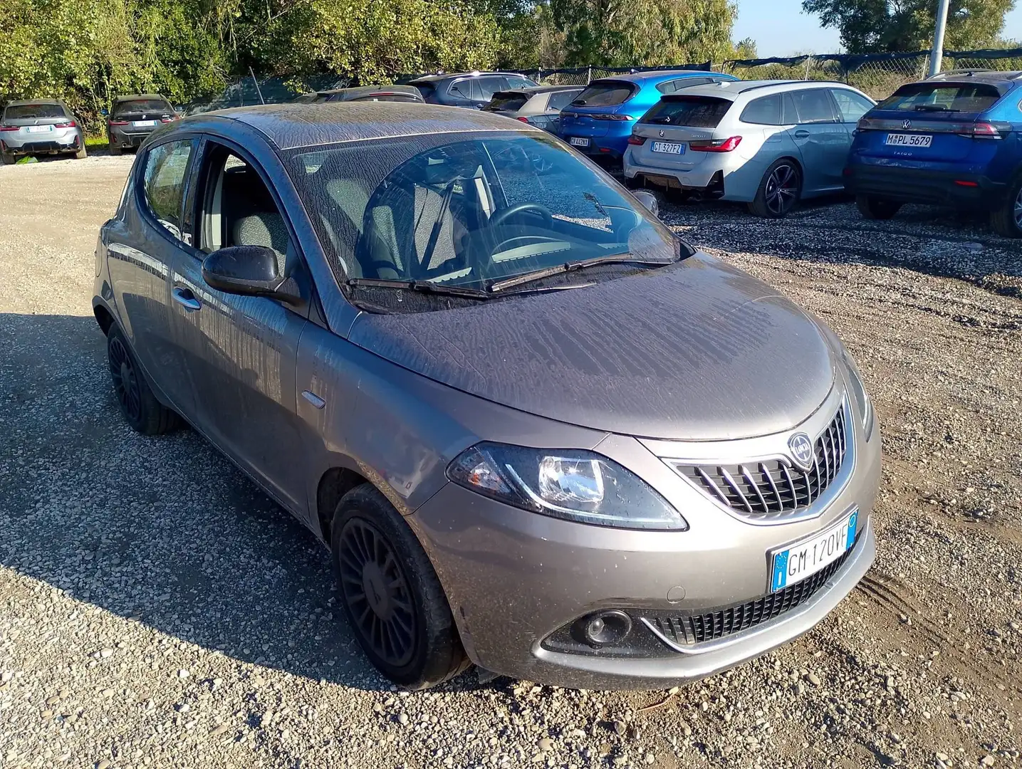 Lancia Ypsilon 1.0 70cv hybrid silver Grau - 2