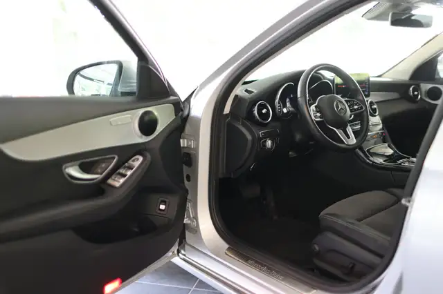 Mercedes-Benz C-Class view 9