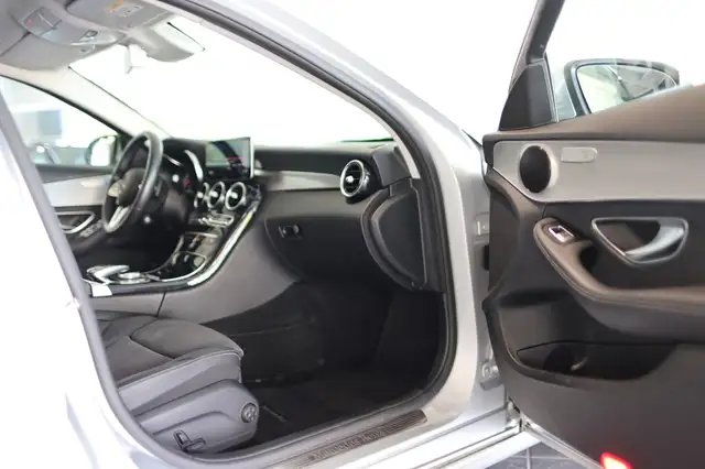 Mercedes-Benz C-Class view 11