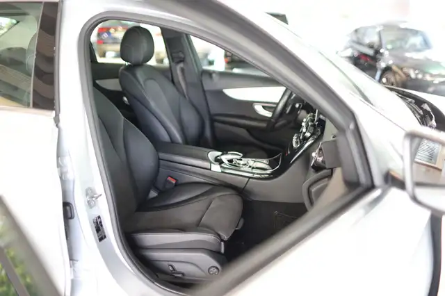 Mercedes-Benz C-Class view 12