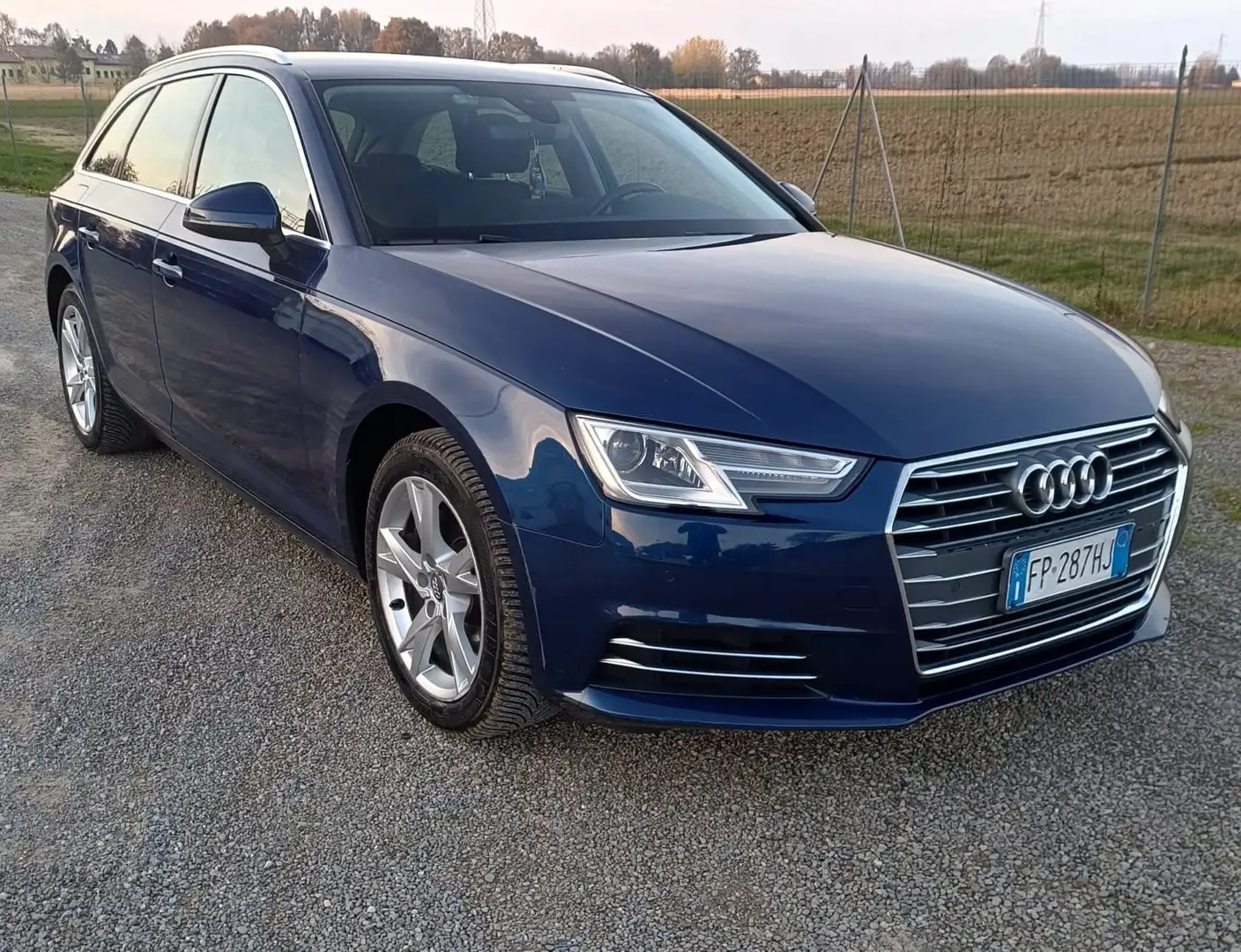 Audi A4 A4 V 2016 Avant Avant 35 2.0 tdi S line edition Blau - 1