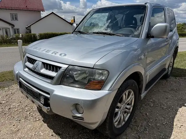Mitsubishi Pajero 3.2 DI-D Dakar