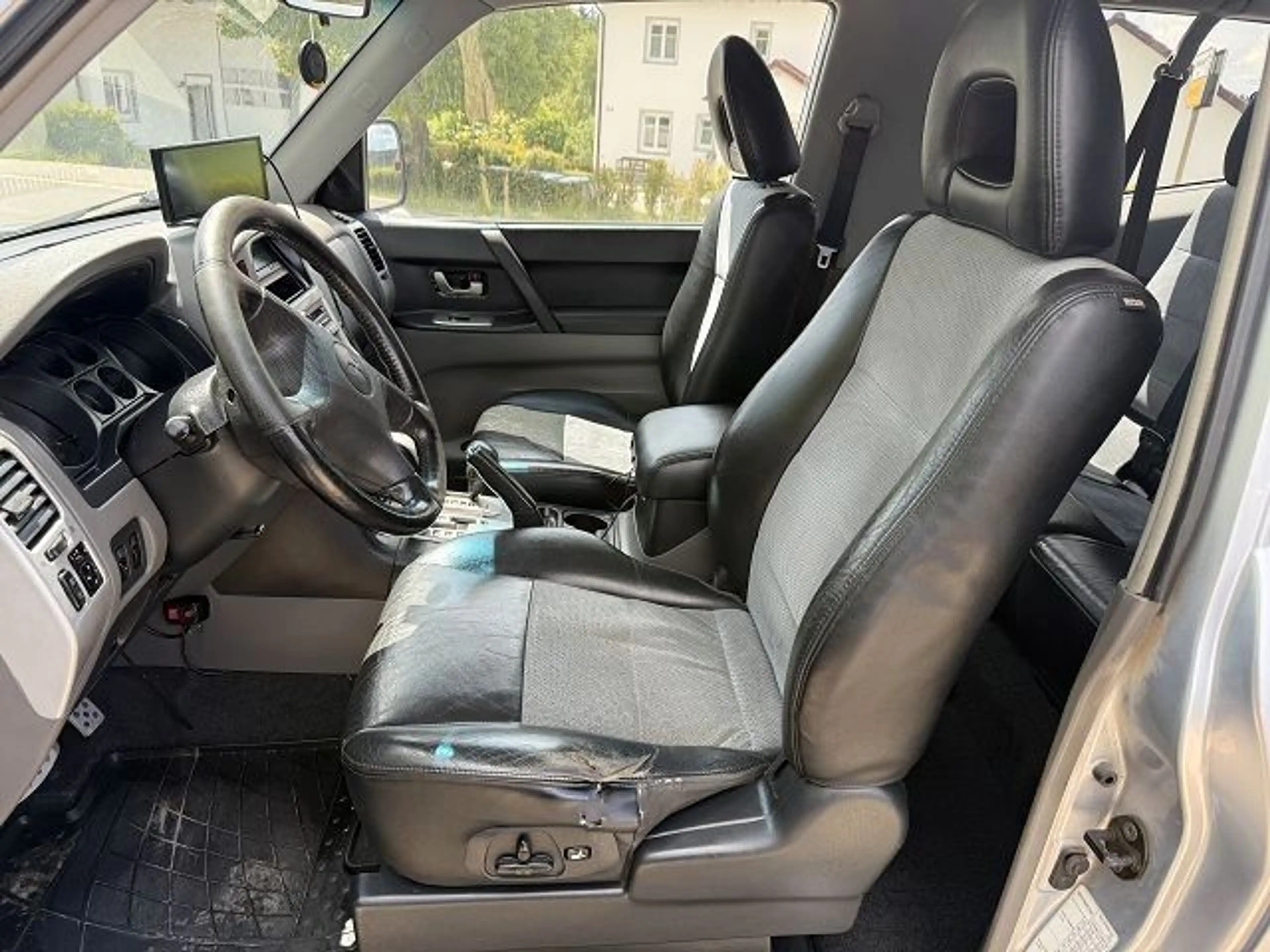 Mitsubishi Pajero 3.2 DI-D Dakar — photo 14