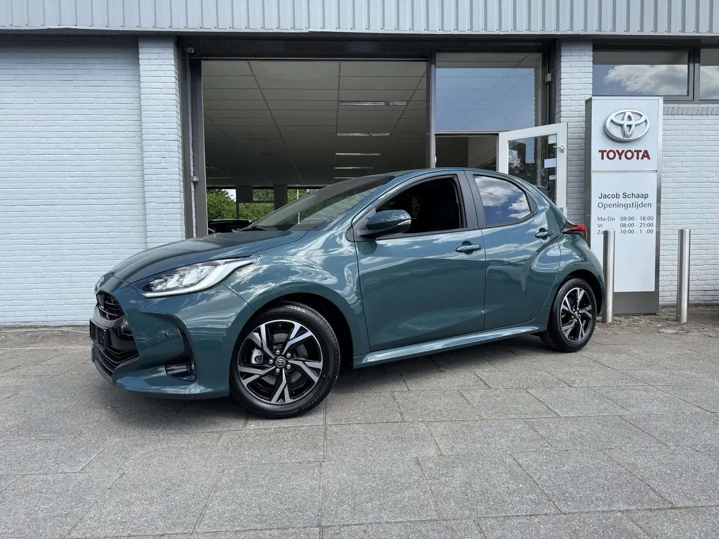 Toyota Yaris 1.5 Hybrid Dynamic 115 Comfort Pack Nieuw | Blind Vert - 1