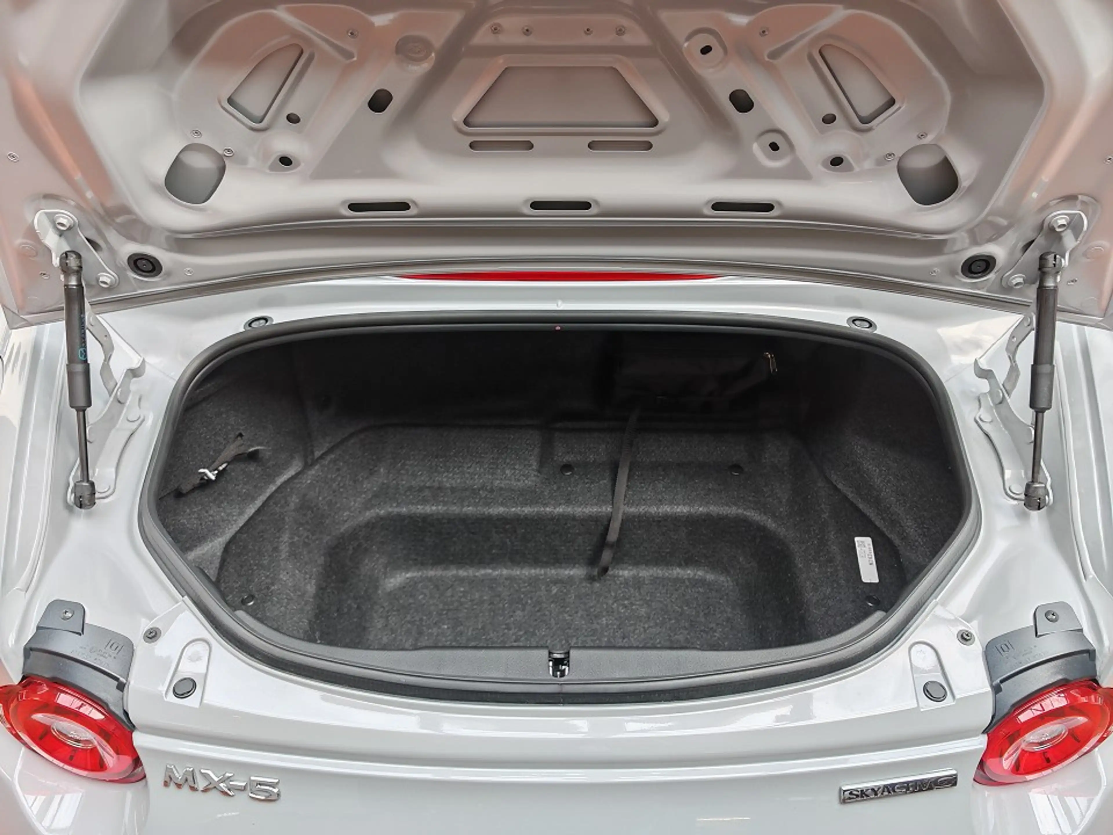 Mazda MX-5 1.5L SKYACTIV-G 136ps 6MT RWD Yakudo — photo 9