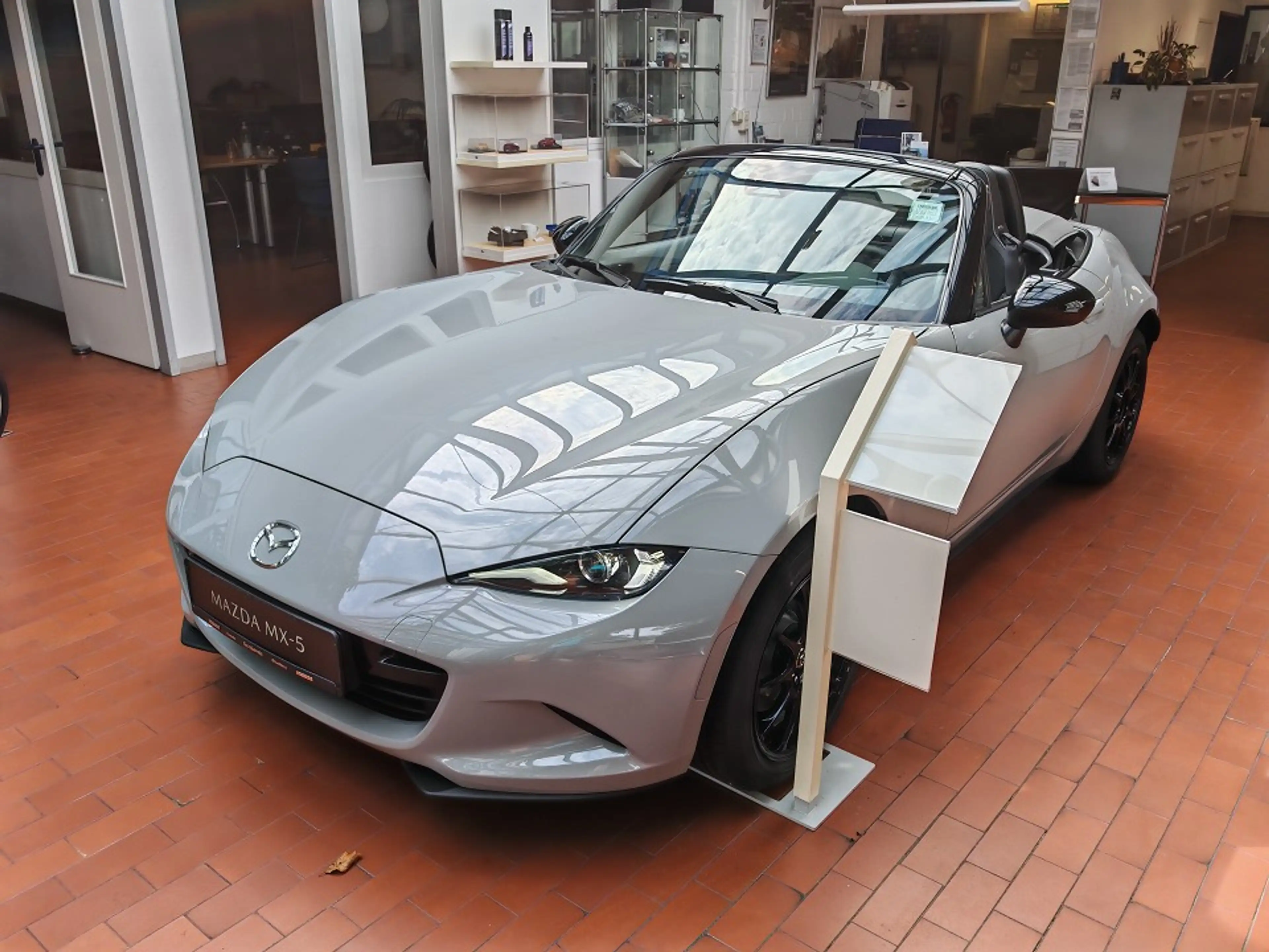 Mazda MX-5 1.5L SKYACTIV-G 136ps 6MT RWD Yakudo — photo 12