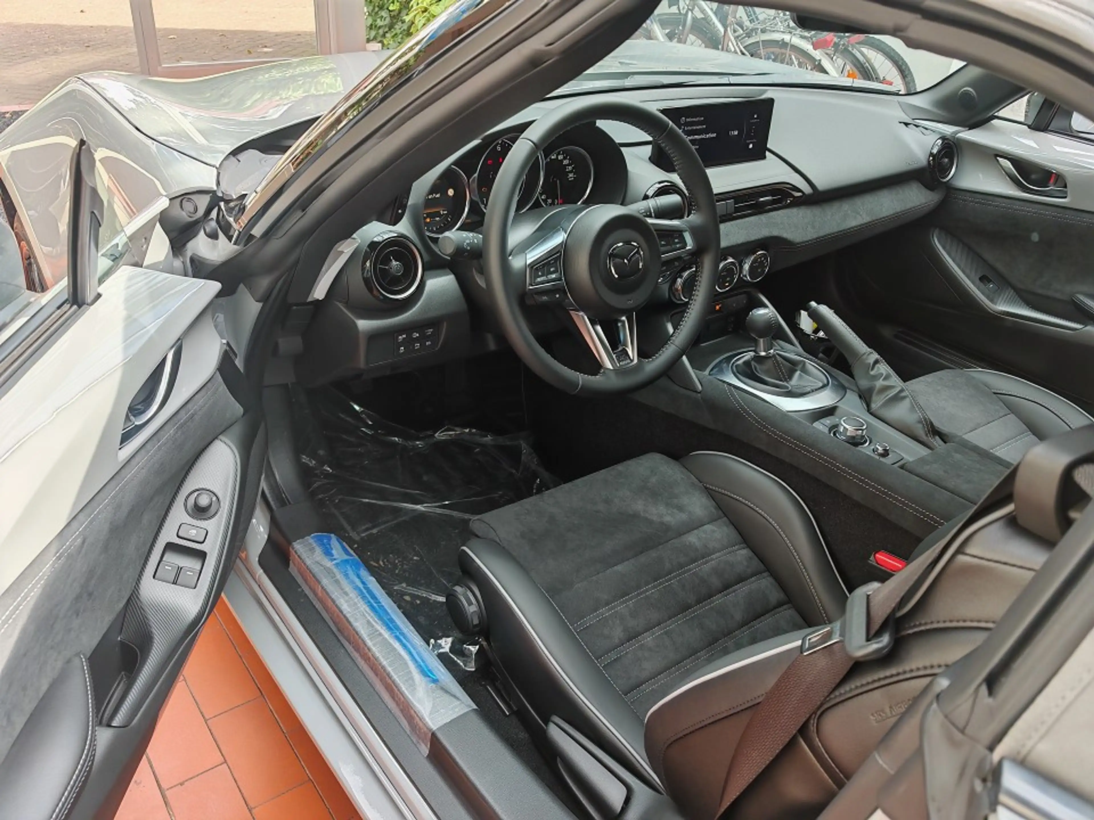 Mazda MX-5 1.5L SKYACTIV-G 136ps 6MT RWD Yakudo — photo 11