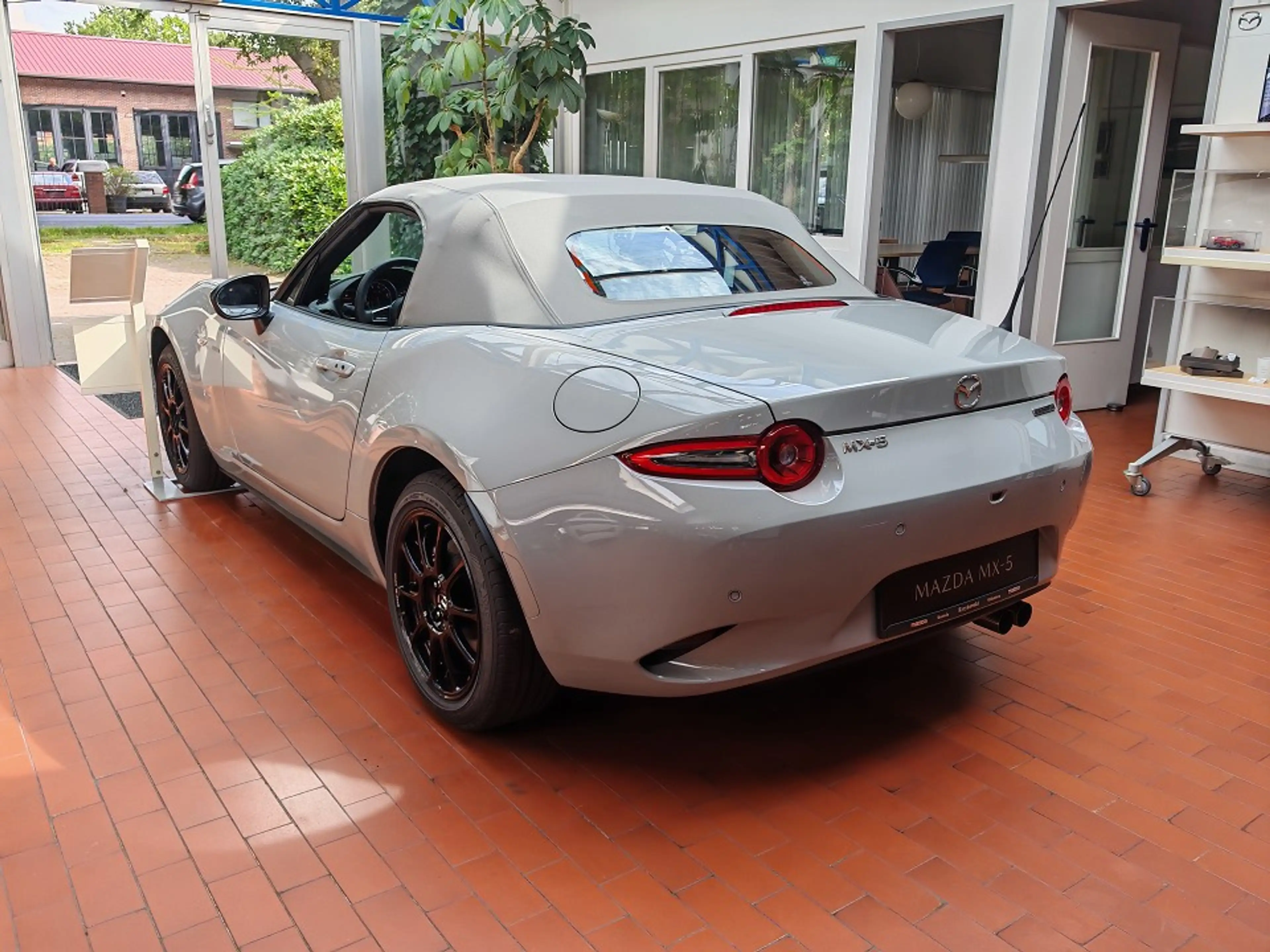 Mazda MX-5 1.5L SKYACTIV-G 136ps 6MT RWD Yakudo — photo 10