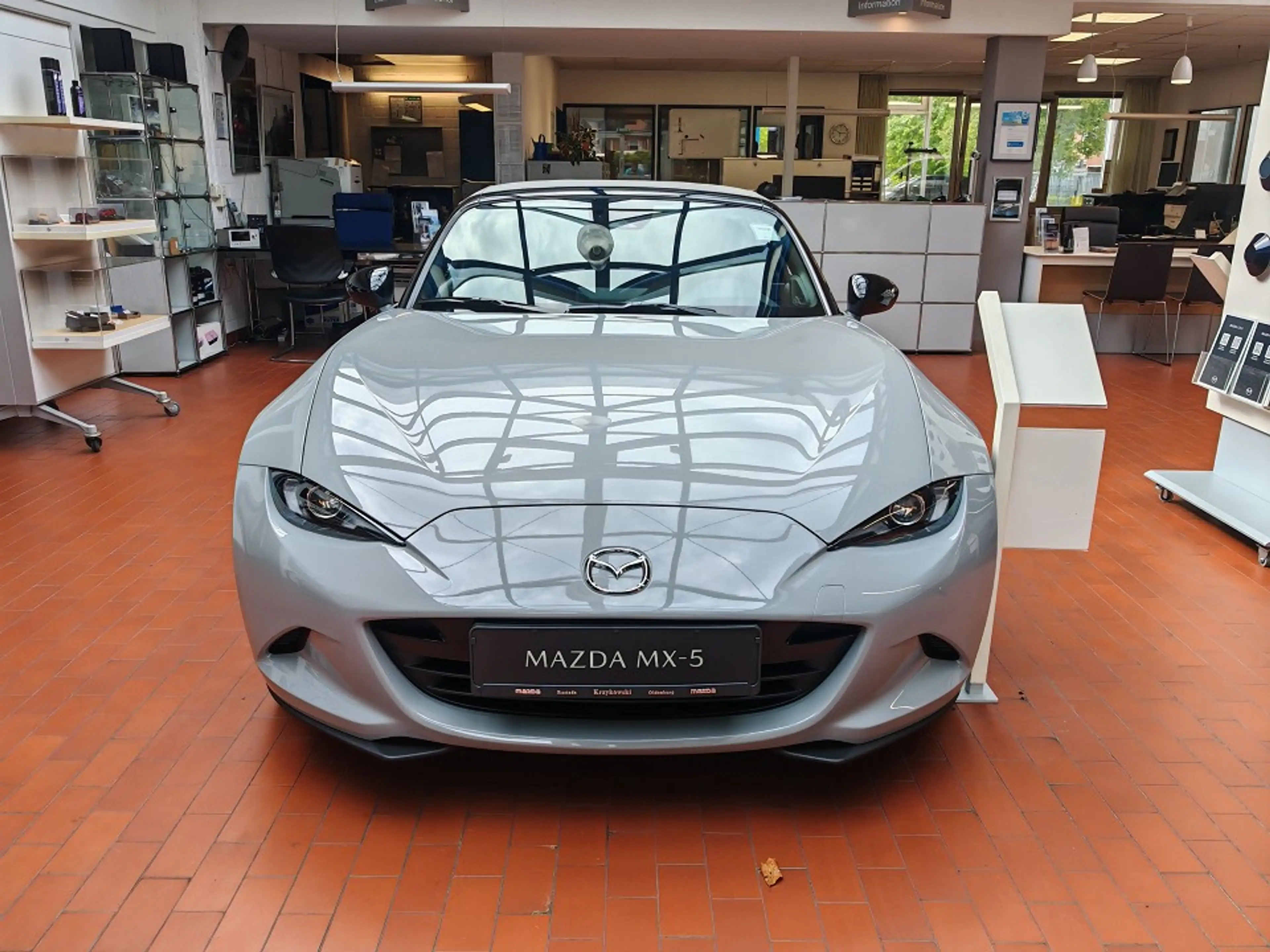 Mazda MX-5 1.5L SKYACTIV-G 136ps 6MT RWD Yakudo — photo 2