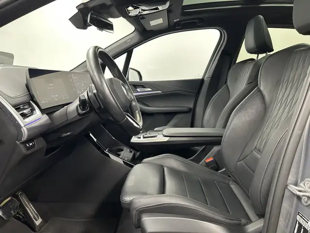 BMW 2 Series view 4