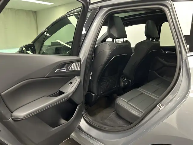BMW 2 Series view 13