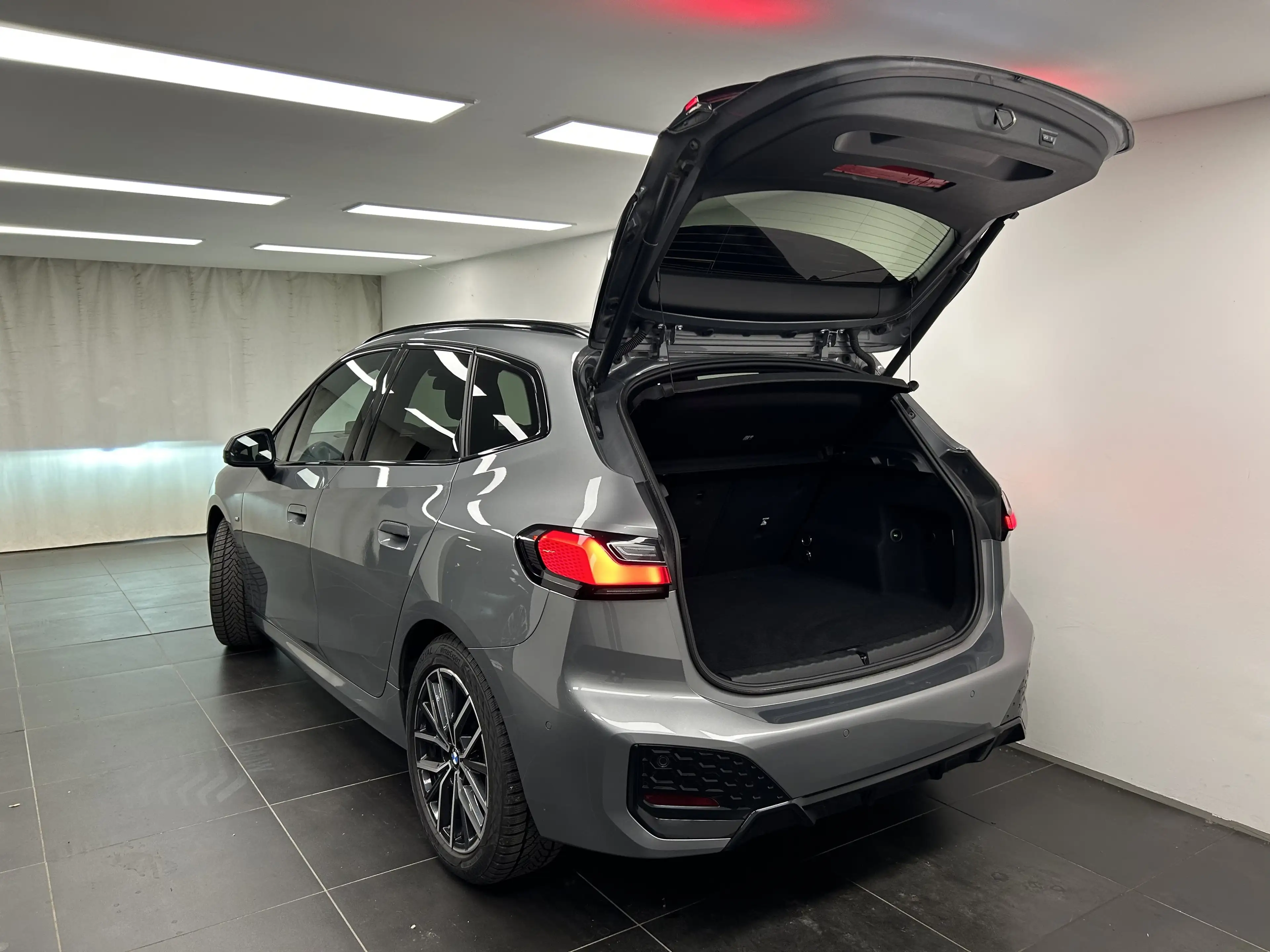 BMW 223 i xDrive Active Tourer — photo 11