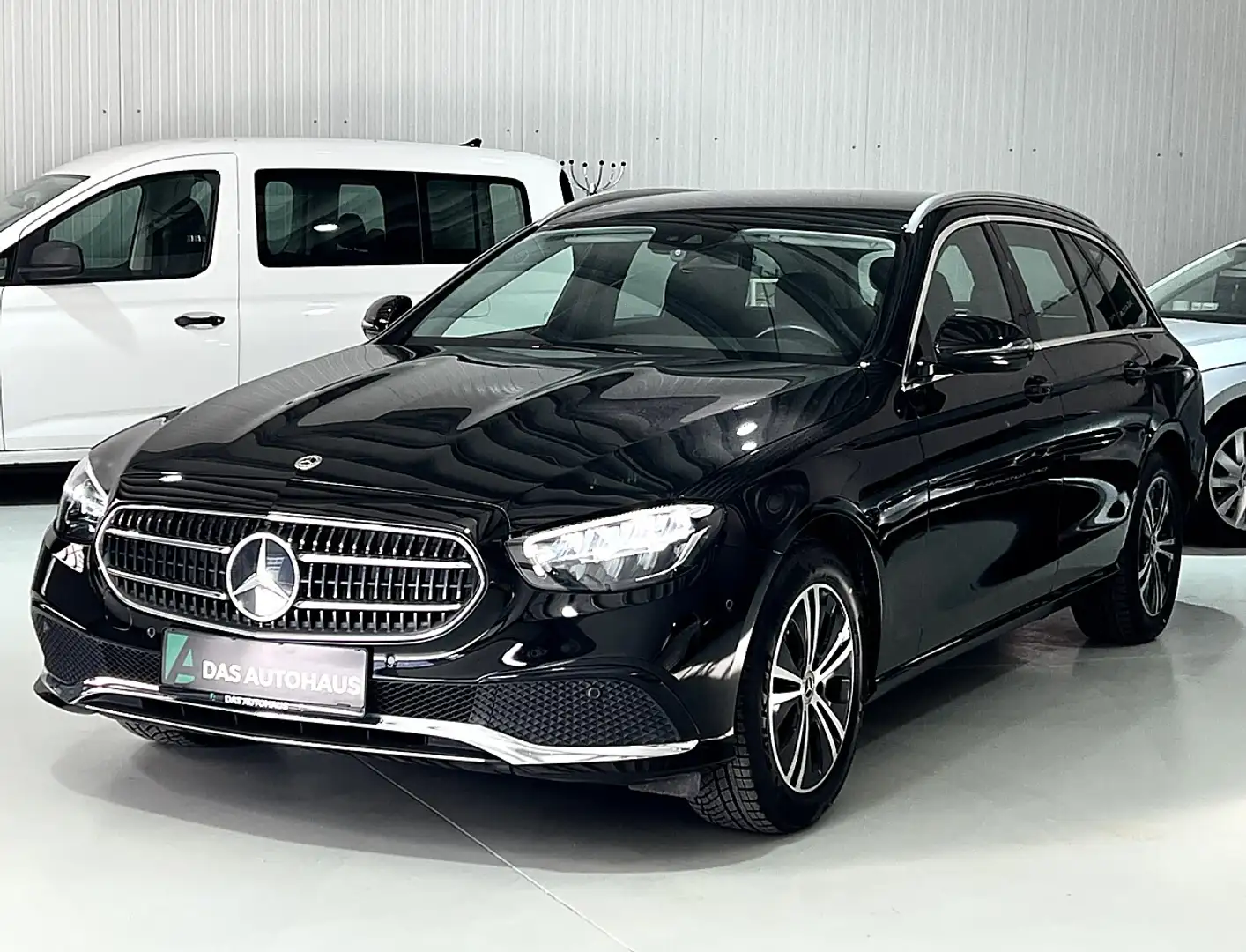 Mercedes-Benz E 220 d T 4Matic Aut. 200 PS/BURMESTER/NAVI/KAMERA Schwarz - 1