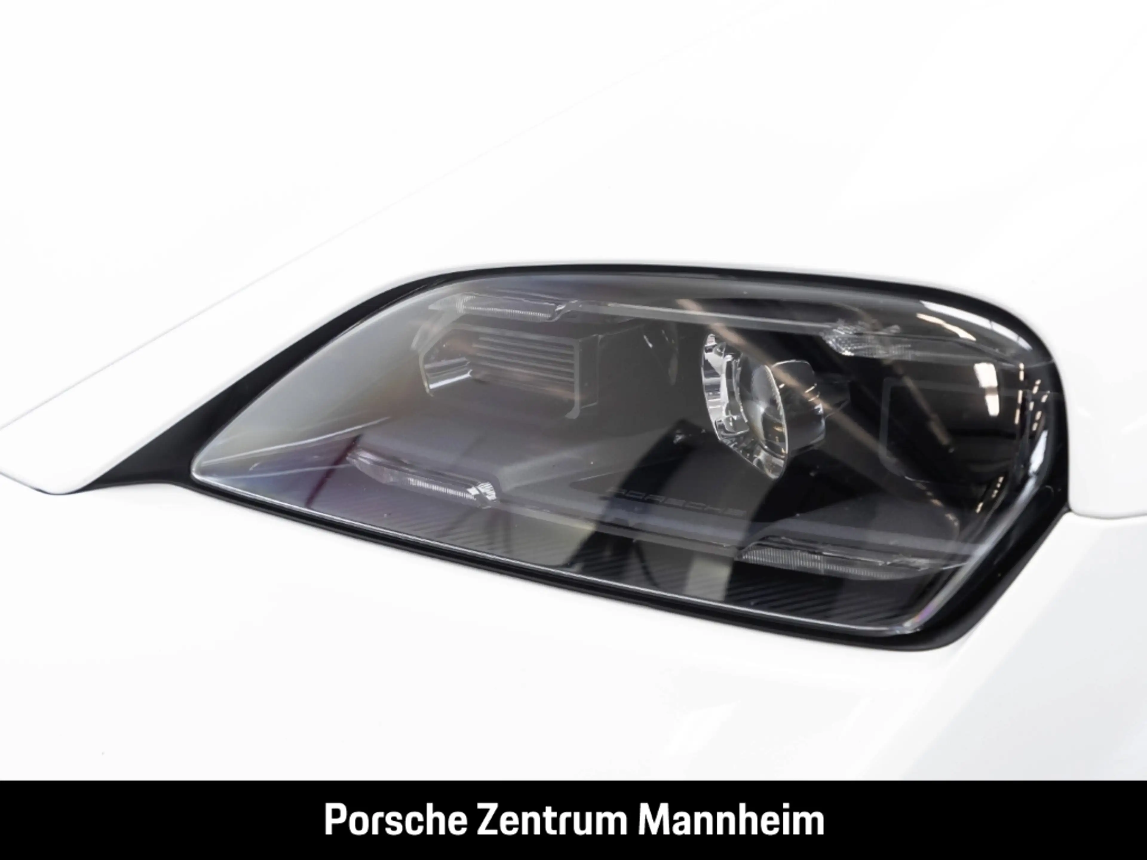 Porsche Taycan — photo 34