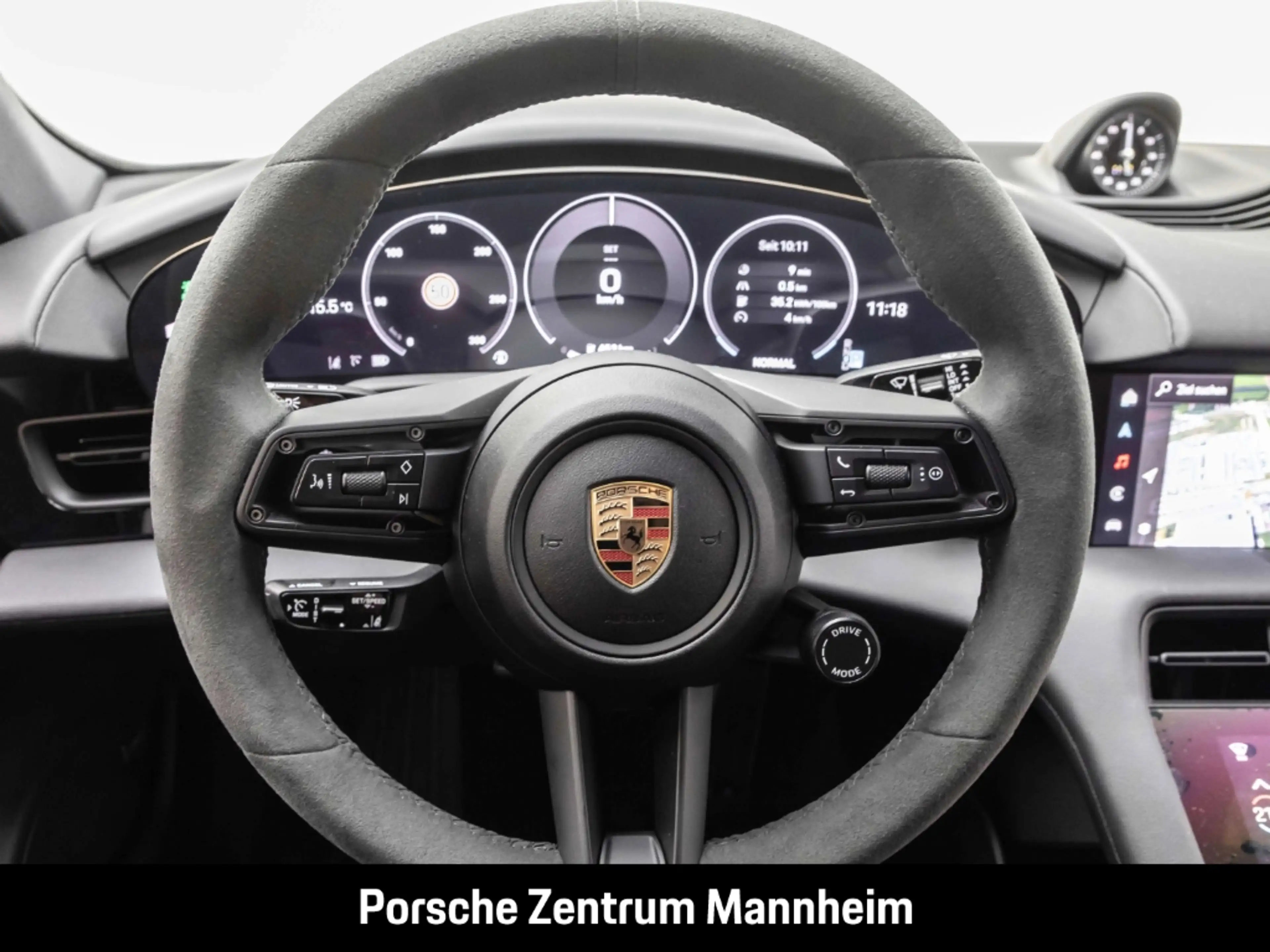 Porsche Taycan — photo 17