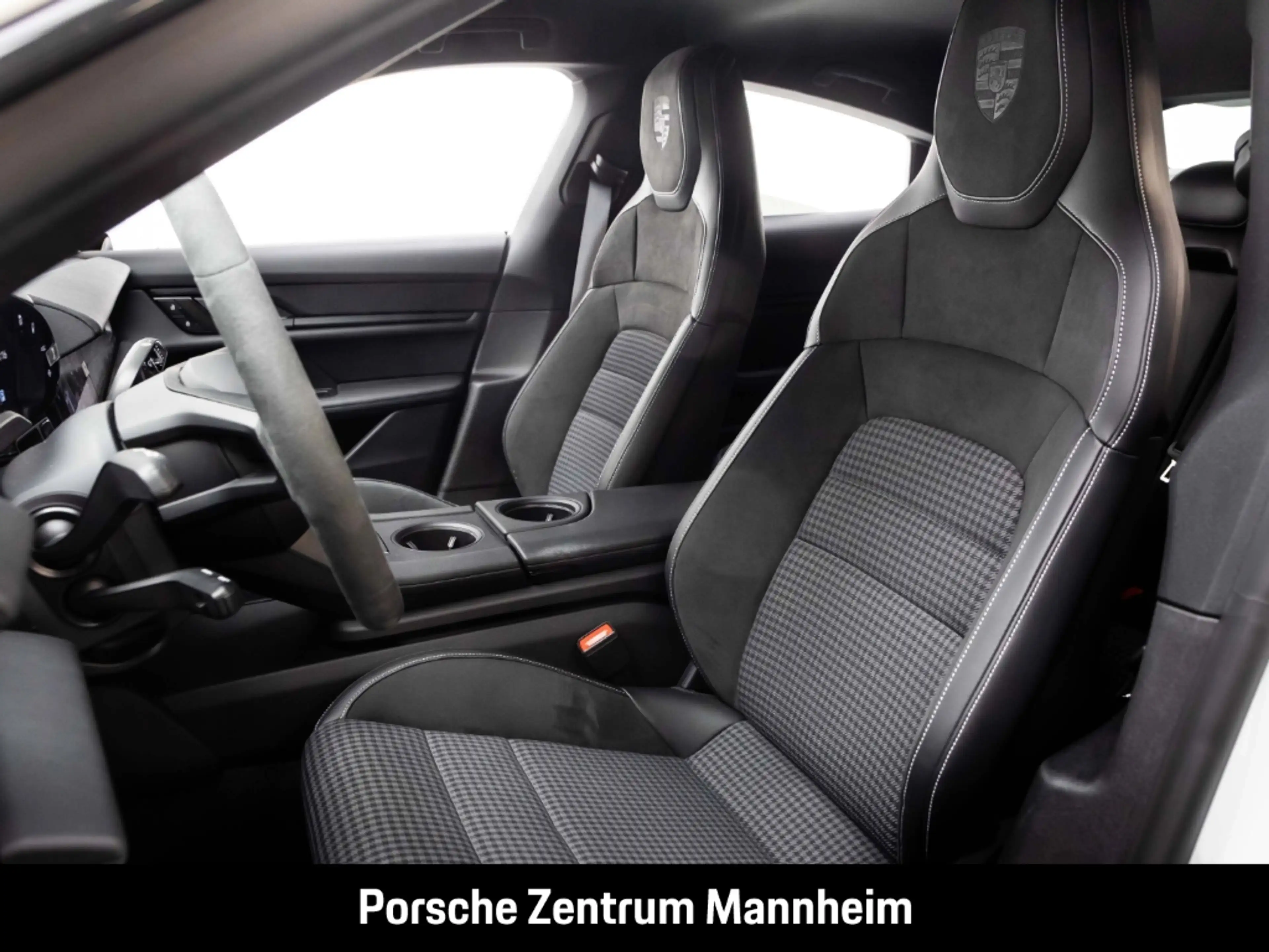 Porsche Taycan — photo 5