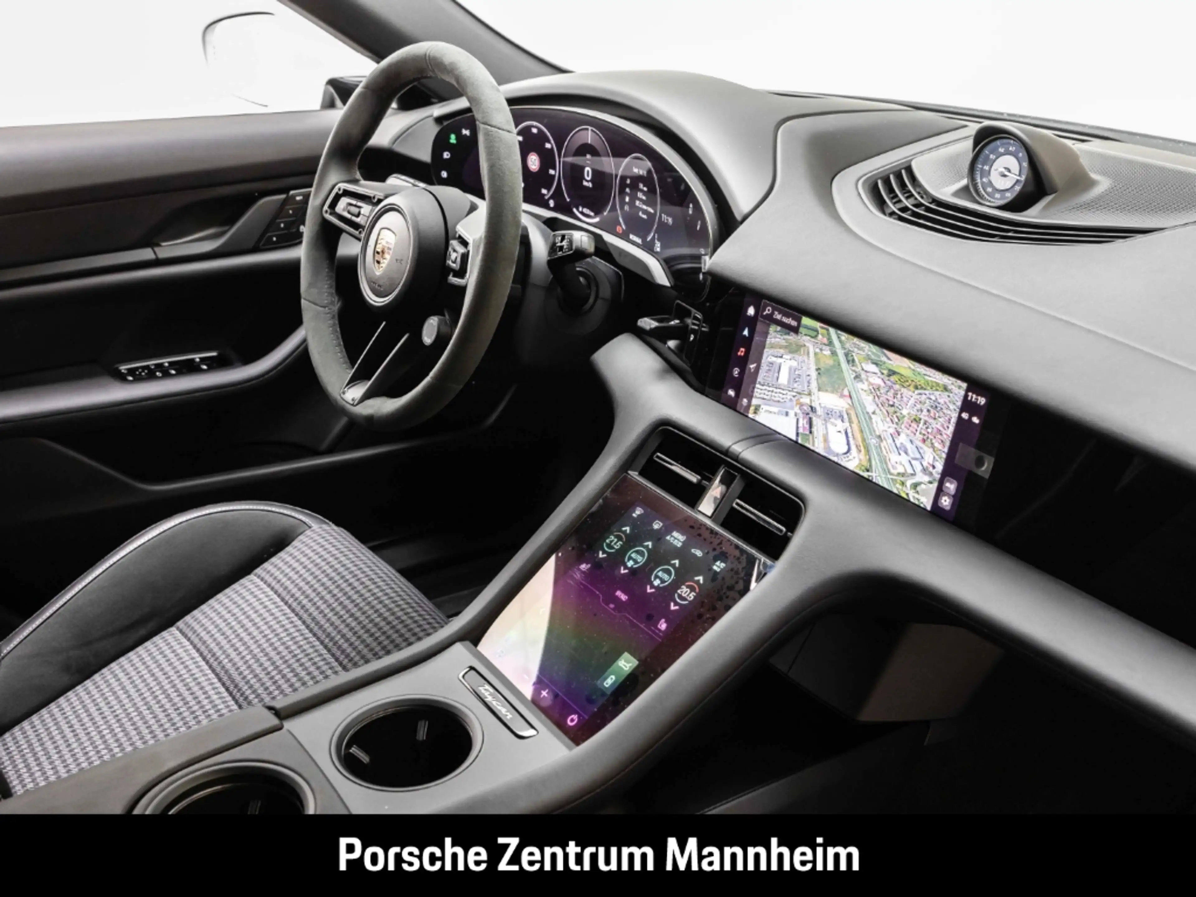 Porsche Taycan — photo 16