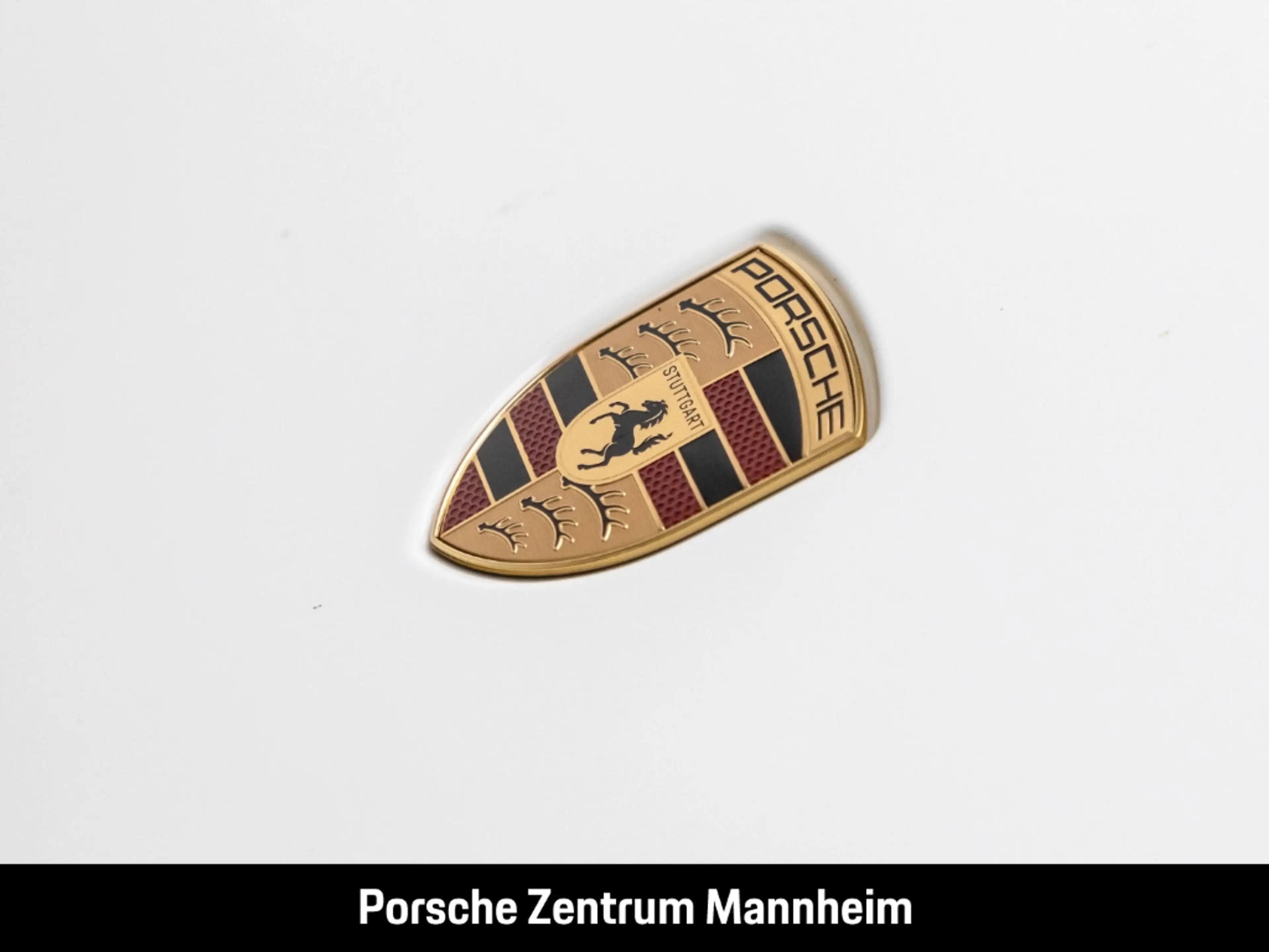 Porsche Taycan — photo 33