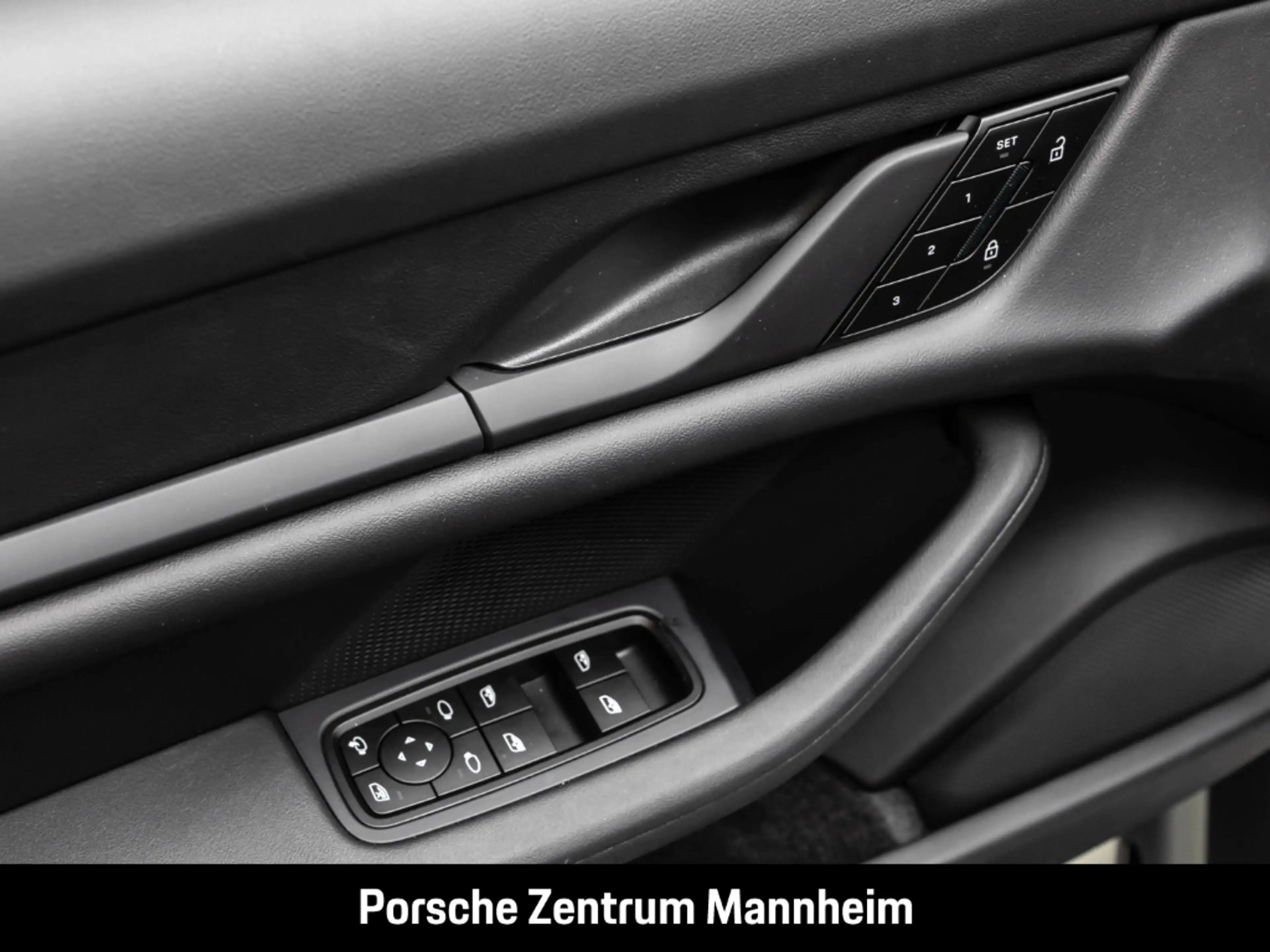 Porsche Taycan — photo 22