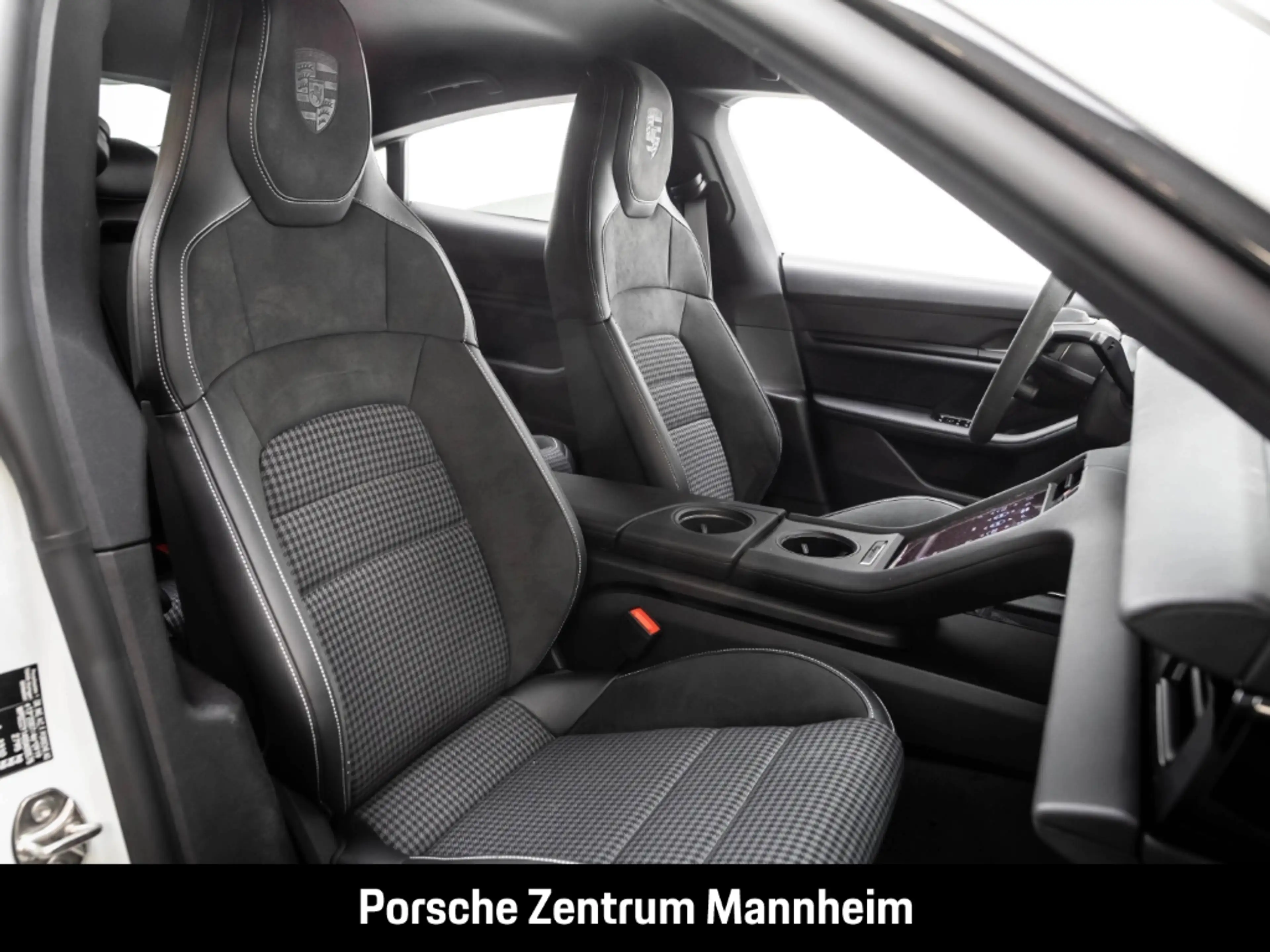 Porsche Taycan — photo 21