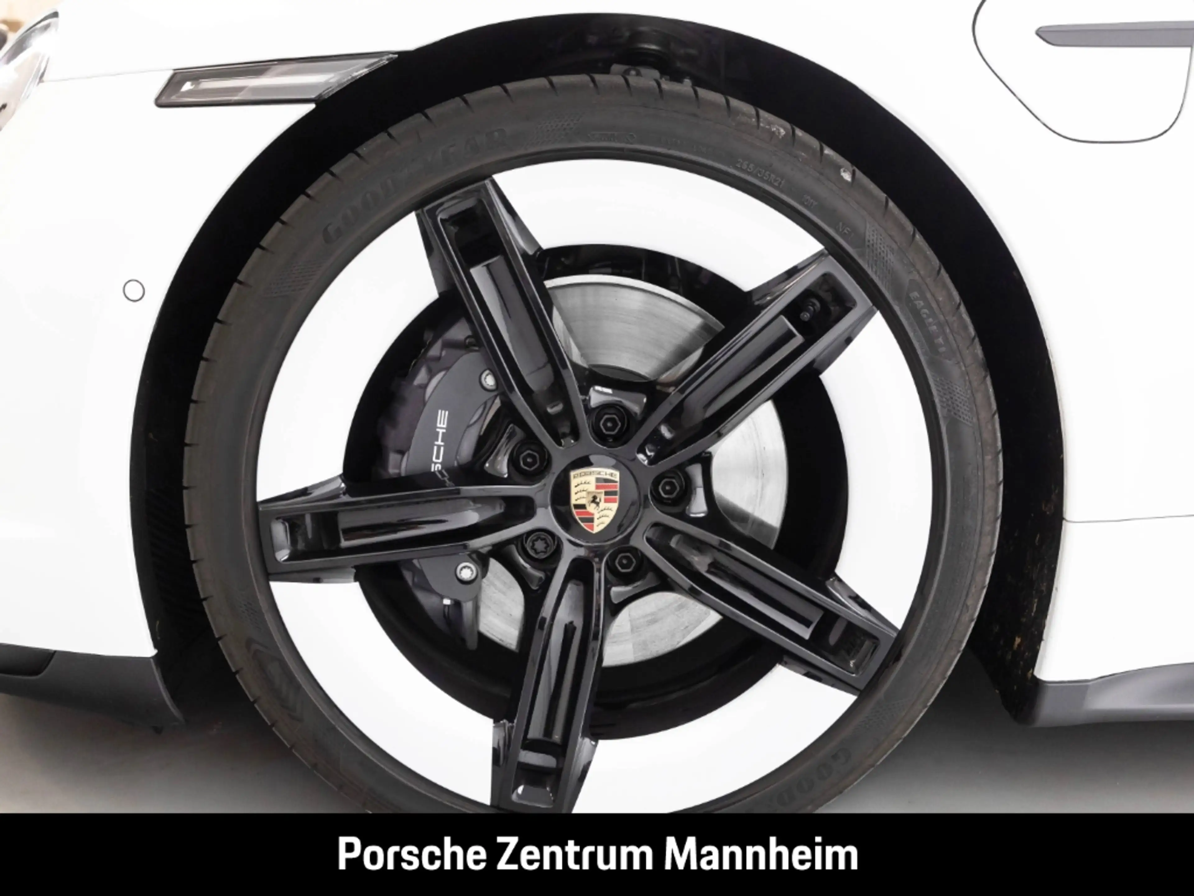 Porsche Taycan — photo 8