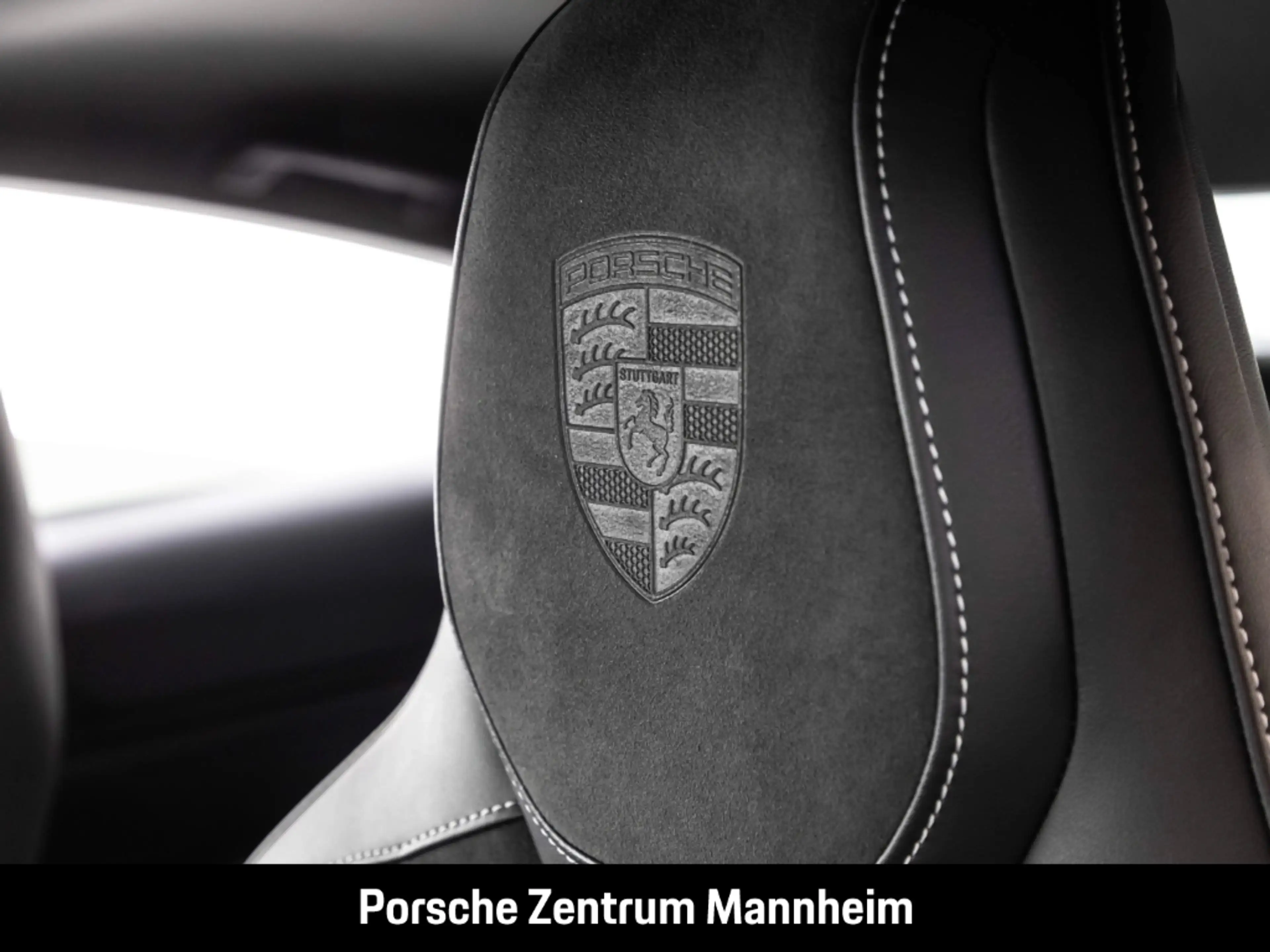 Porsche Taycan — photo 29