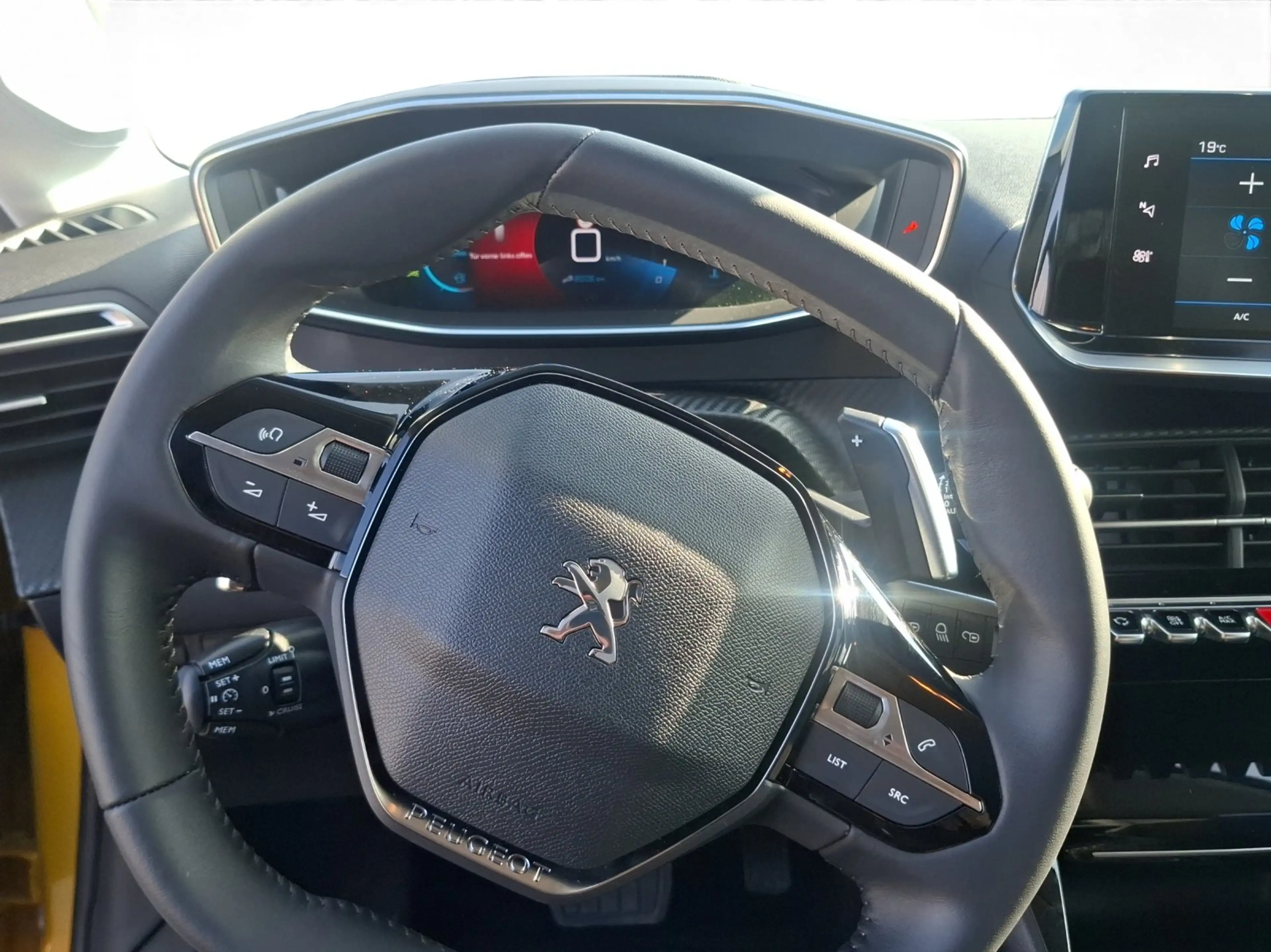 Peugeot 208 Allure Pack 1.2 PureTech 100 Kam.+LED+SHZ — photo 12
