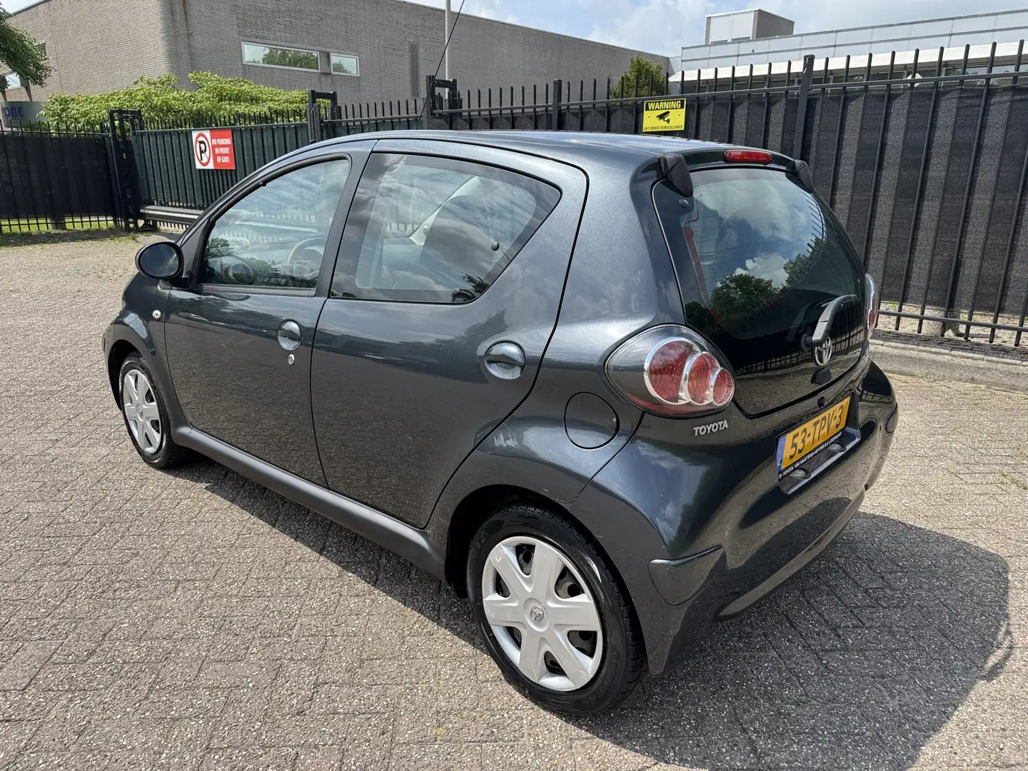 Toyota Aygo 1.0-12V Comfort Navigator 5 Drs AC Gri - 2