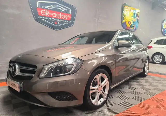Mercedes-Benz 180 Classe A cdi URBAN 110cv 1 ere Main boite automatique garantie 1an 157.000kms cuir camera de recul -