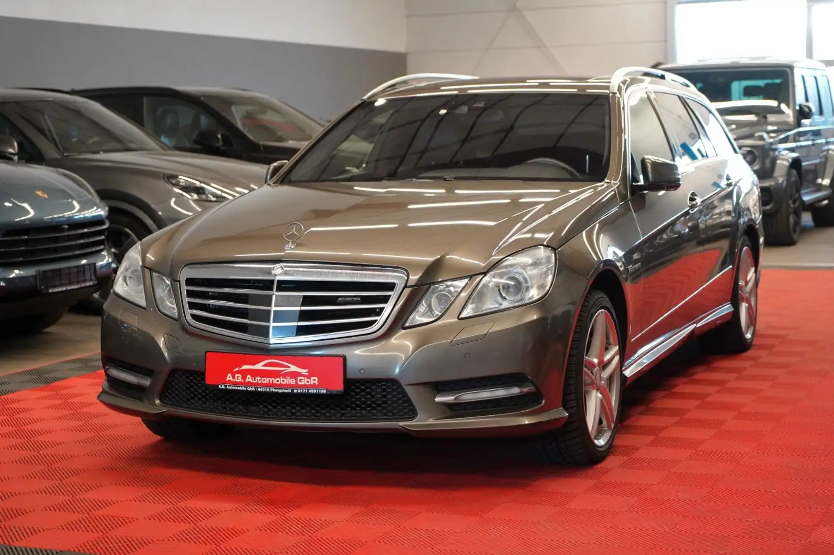 Mercedes-Benz E 500 AMG 4Matic 7G T. Acc*H/K*Memory*Anhängerk* Grau - 1