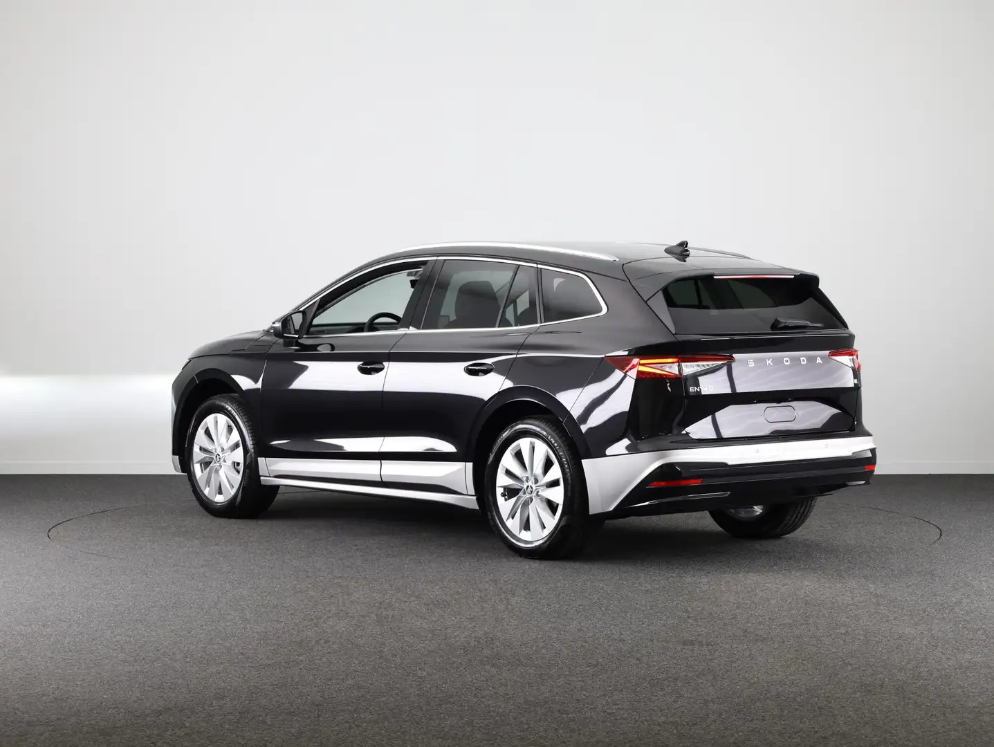 Skoda Enyaq 85 Selection 286 pk | Business Upgrade Pakket CLEV Zwart - 2