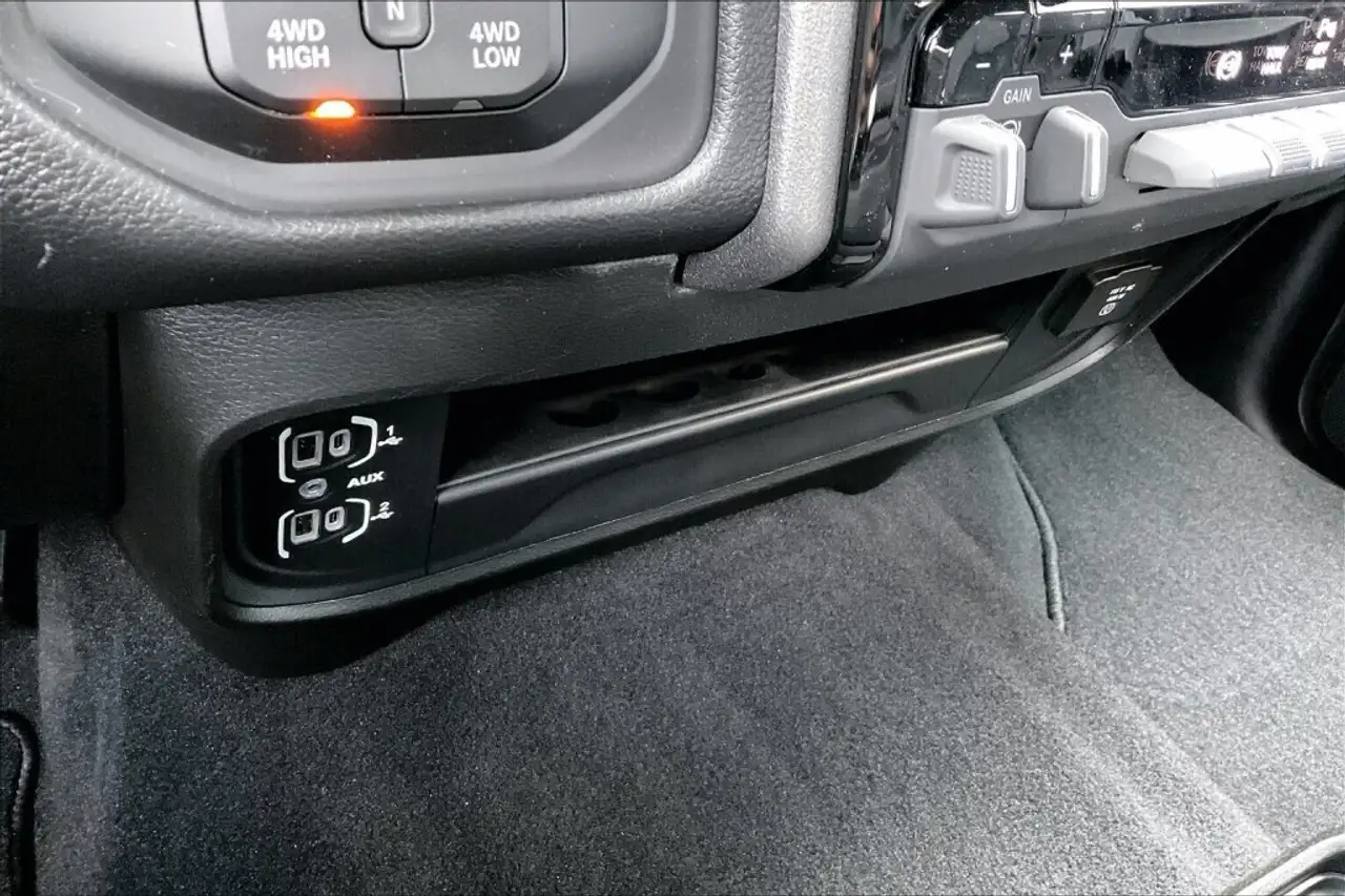 RAM 2500 снимка RAM 2500