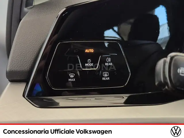 Volkswagen Golf view 19