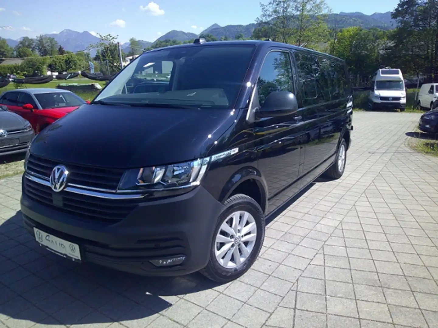 Volkswagen T6.1 Caravelle 2.0 TDI Trendline LR*AHK*Clima*Navi*R-Kamera*GRA* Schwarz - 2