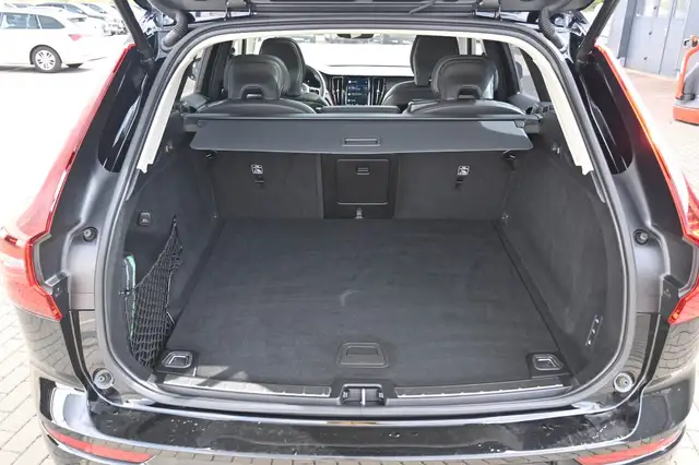 Volvo XC60 view 8