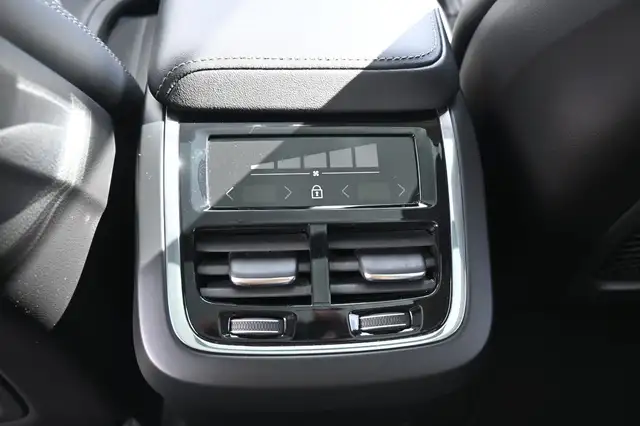 Volvo XC60 view 13